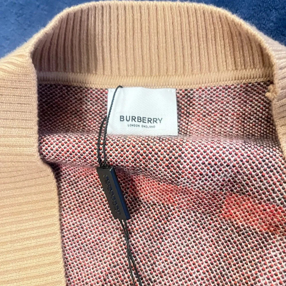 New authentic Burberry Beige Check Knit Cardigan with Subtle Black Detail. 🇮🇹 - Picture 4 of 8